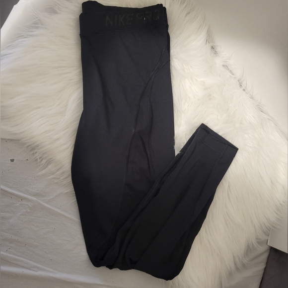 Nike Pro Hypercool Black Leggings, Size Large (26) - Picture 4 of 6